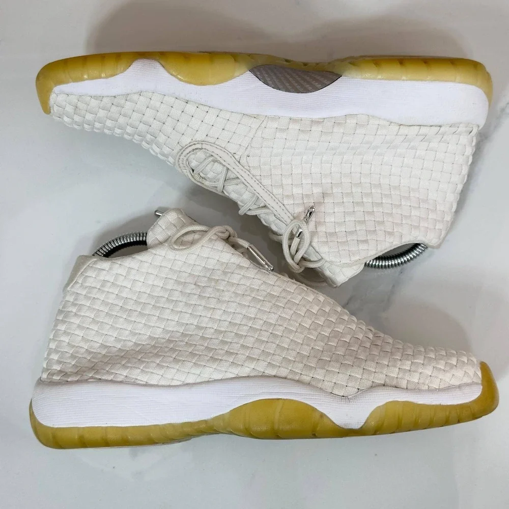Jordan Future Phantom Cream White 656504-002 Basketball Size 7Y Youth/ 8.5 Women